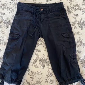 Arizona Jean Co Black Cargo Capris